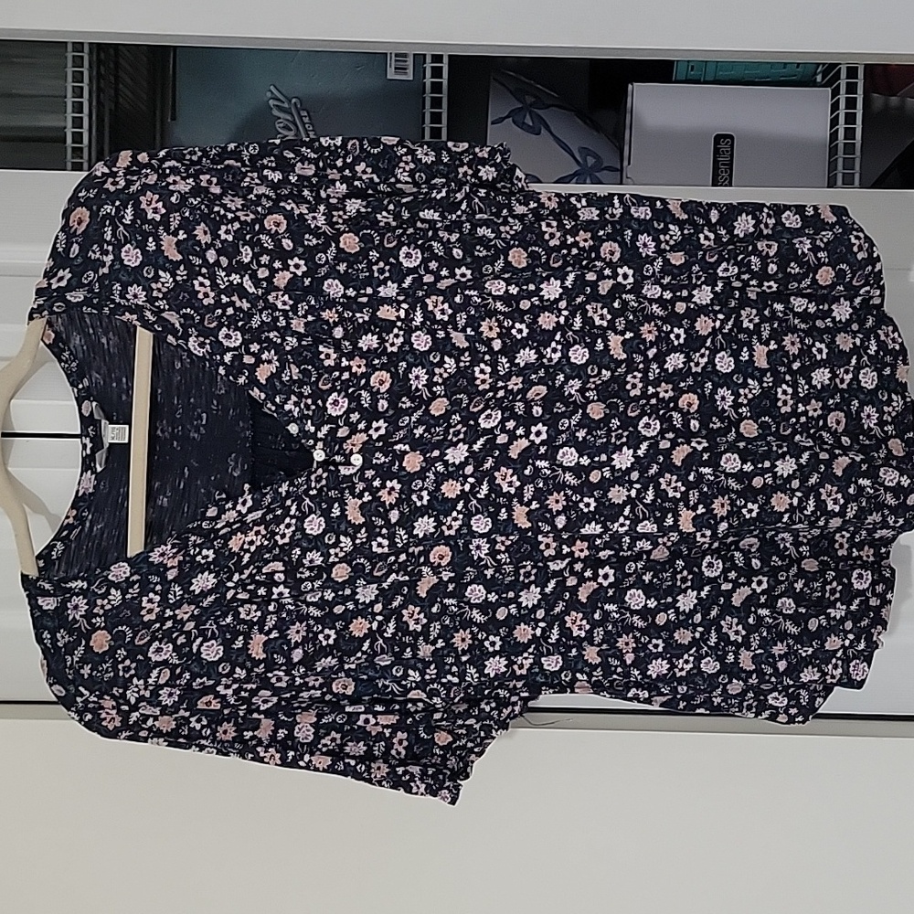 Lucky Brand SS V-neck top